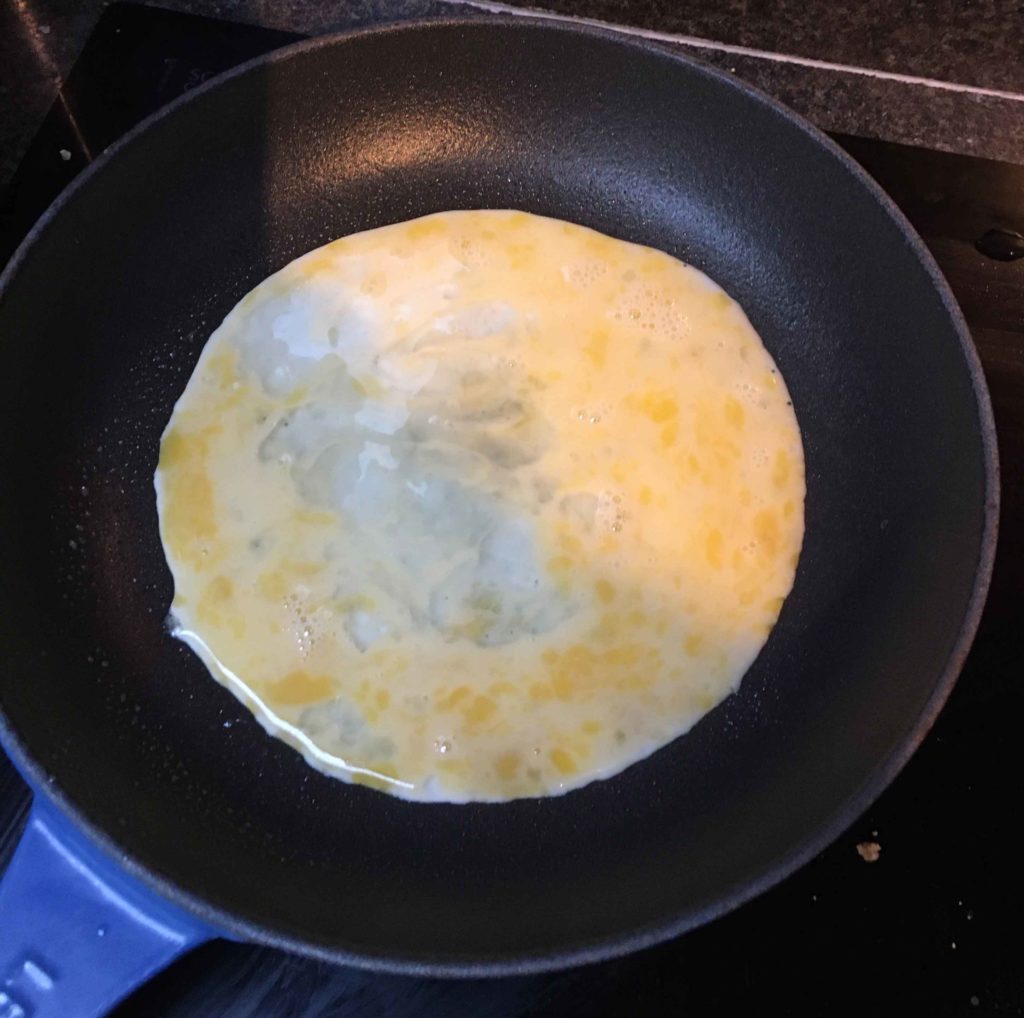 Add-the-egg-to-the-pan